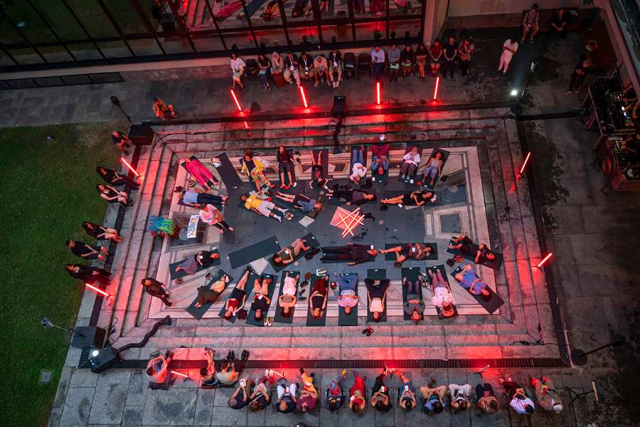 Summer Solstice II: Equilux ≈ Equinox di Marcos Lutyens