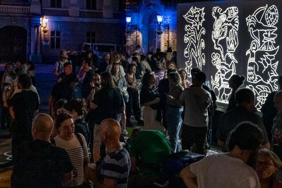Mercoledì 10 giugno dalle 20:30 a Lubiana: presentazione del film e catalogo di The Radiant Van